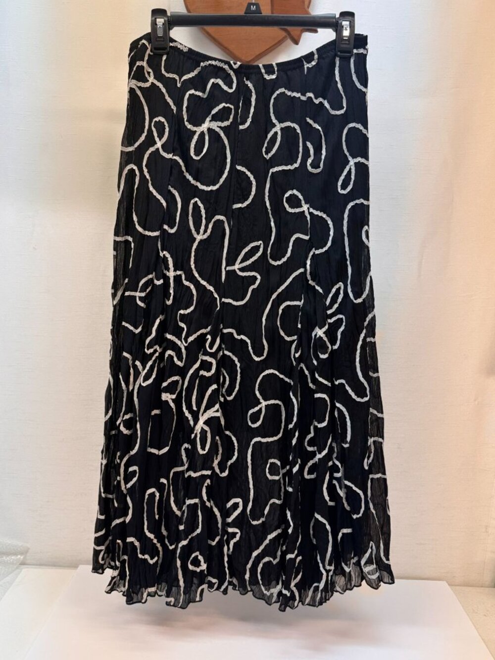 Womans Black /White flared Skirt \Large Long